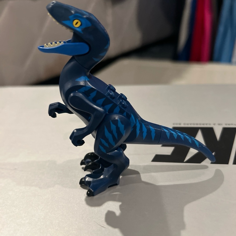 LEGO Velociraptor with Blue Markings and Blue Eye Patch Raptor